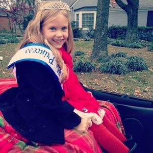 Hi! I’m Ashley! I’m addicted to clothes & shoes 😂